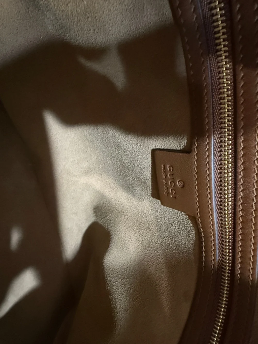 Authentic Gucci Beige GG Supreme Canvas Shoulder Bag with Gold Chain - Picture 6 of 7